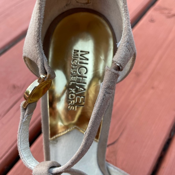 Michael Kors beige suede stiletto heels size 7.5 - Picture 4 of 6